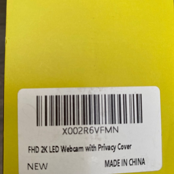 New in Box Web Camera with Privacy Cover - Picture 5 of 7